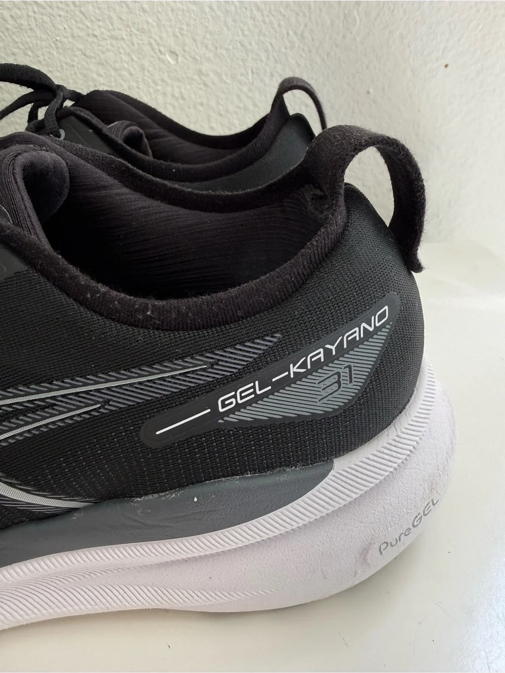 Asics Gel-kayano 31 women size 11 Black and White GEL-Kayano Athletic Shoes